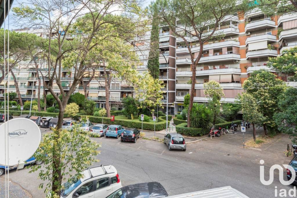 Appartamento in vendita a Roma via Paola Falconieri