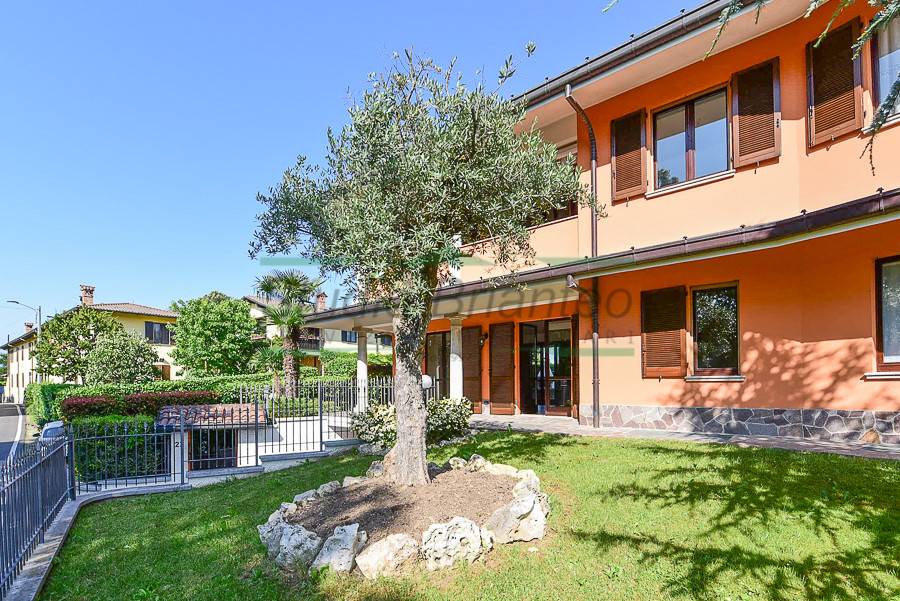 Villa Bifamiliare in vendita a Besana in Brianza via Cremonina