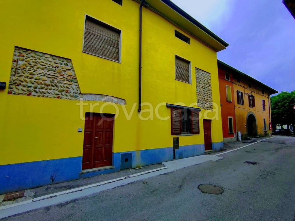 Casale in vendita a Ghisalba via Vittorio Veneto, 2