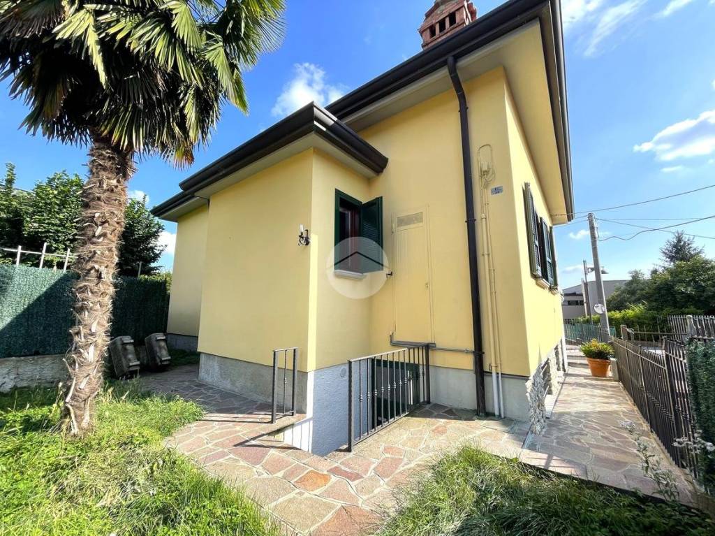 Villa in vendita a Cenate Sotto via Monsignor Giovanni Biava, 13
