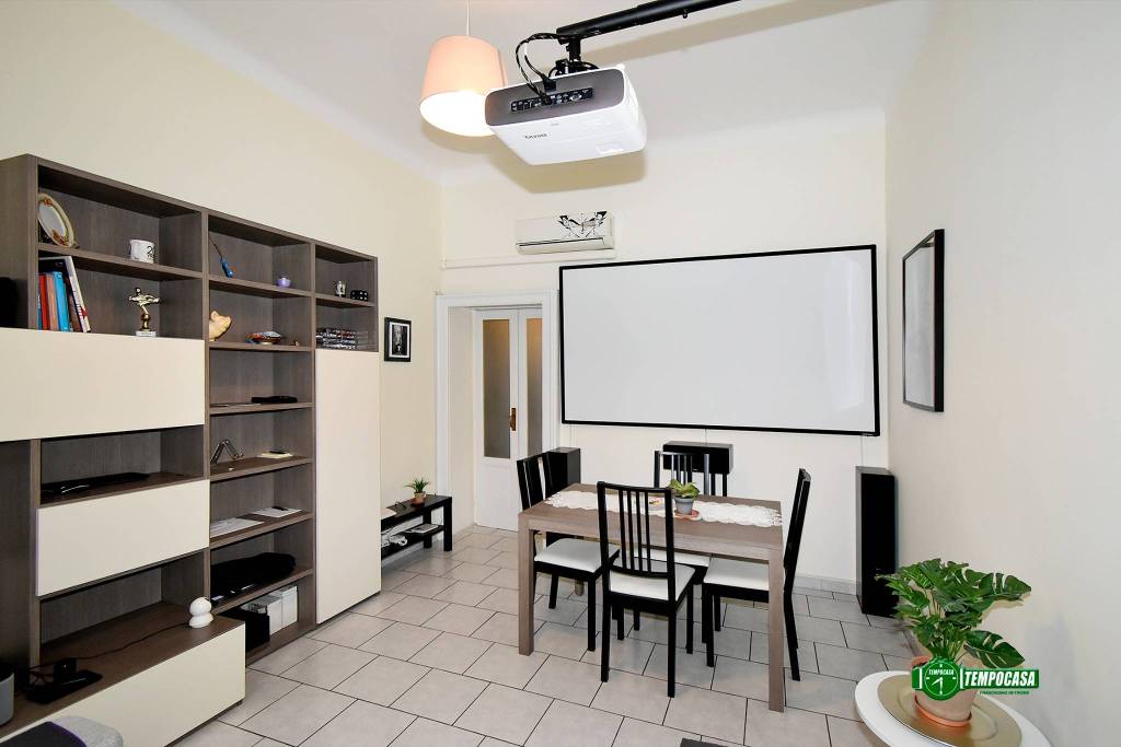 Appartamento in vendita a Milano via Anton Giulio Barrili