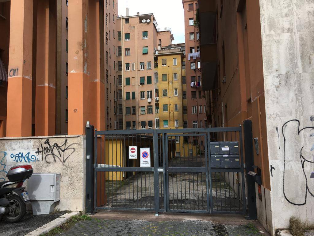 Garage in vendita a Roma via Arturo Colautti, 12