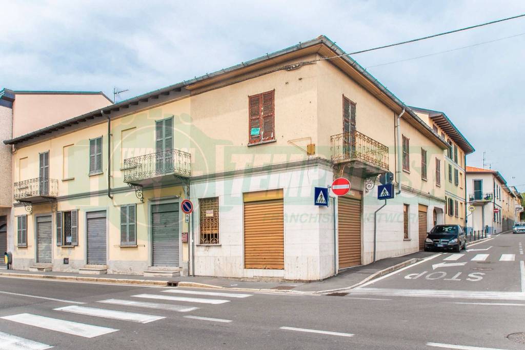 Casa Indipendente in vendita a Venegono Inferiore via Camillo Benso di Cavour, 5