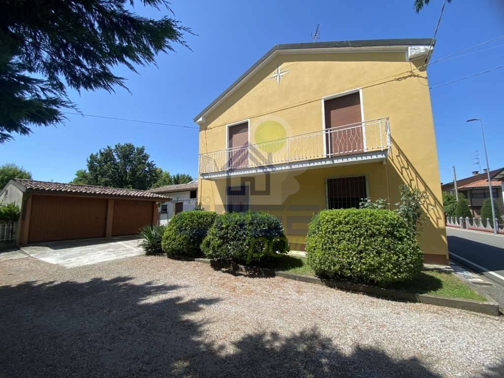Casa Indipendente in vendita a Guastalla via Viazzolo lungo 50
