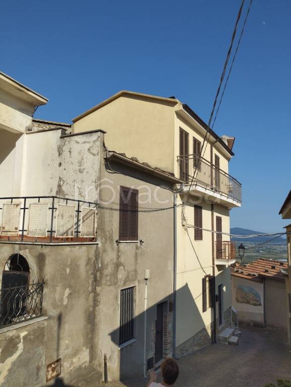 Casa Indipendente in vendita a Monte San Biagio via Portone