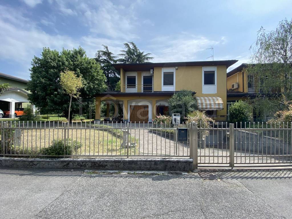 Villa in vendita a San Giuliano Milanese via Francesco Petrarca