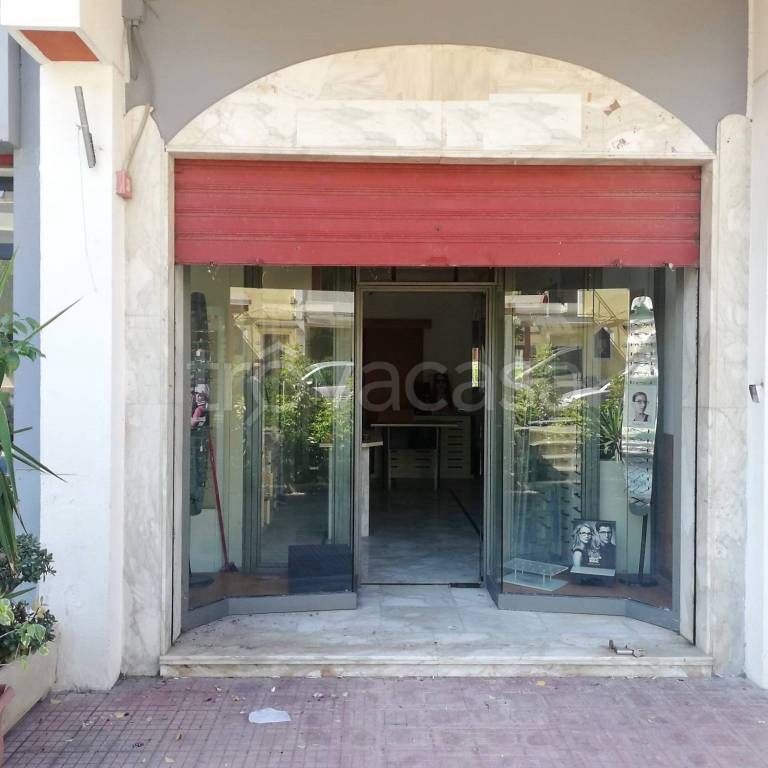 Negozio in vendita a Palermo via Castellana, 14/b