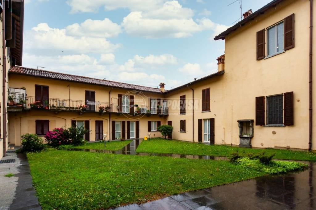 Casa Indipendente in vendita a Cassago Brianza via Guglielmo Marconi 50/54
