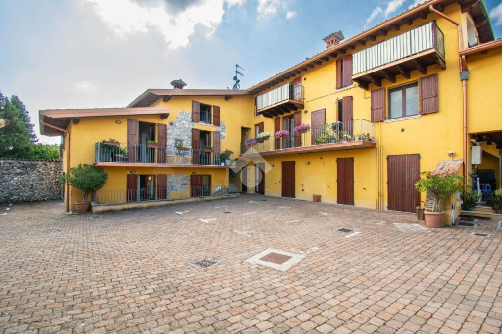 Appartamento in vendita a Puegnago del Garda via Capo Sopra