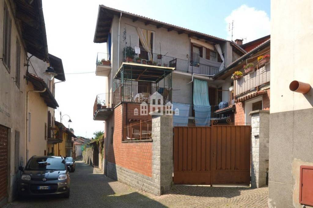 Casa Indipendente in vendita a Piverone via Campanile, 2