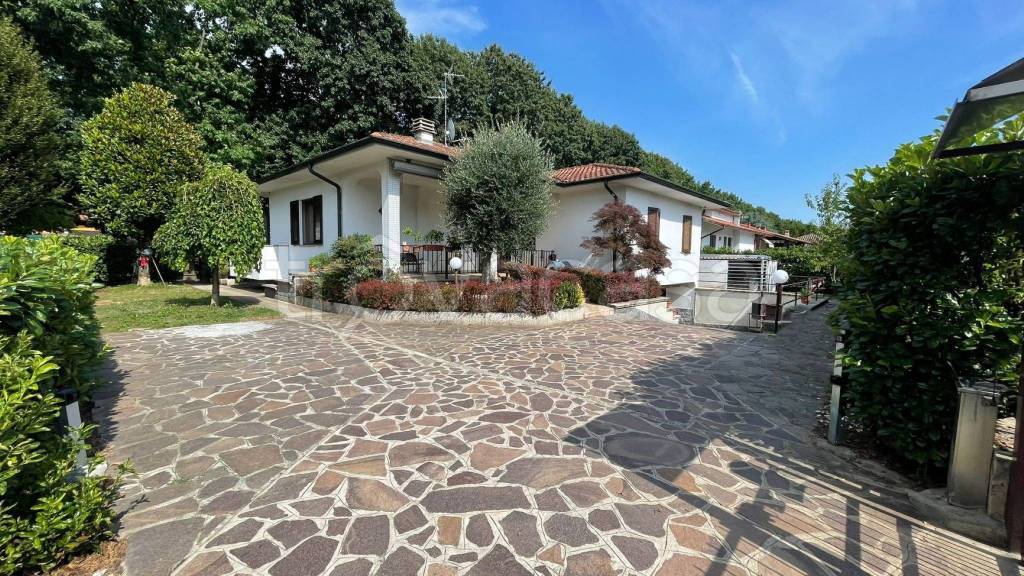Villa in vendita a Basiano via Giuseppe Verdi
