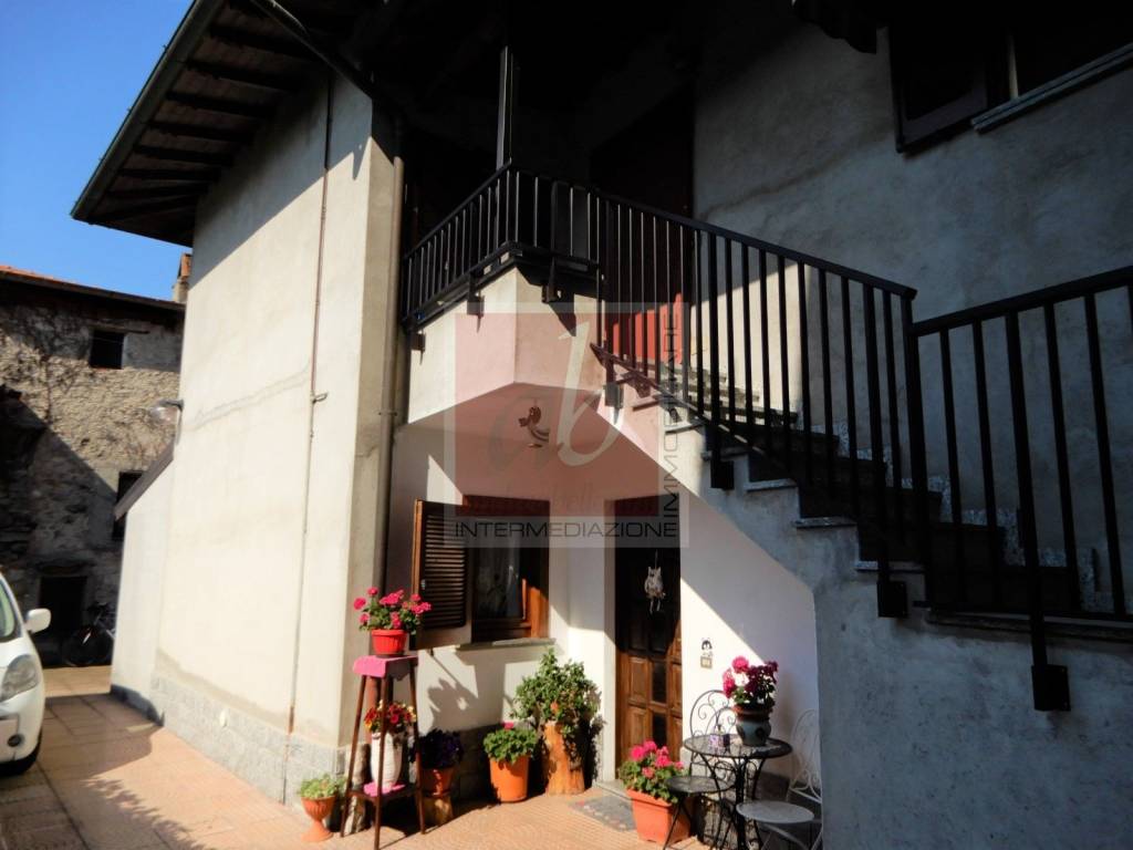 Villa Bifamiliare in vendita a Cittiglio via 4 Novembre, 2