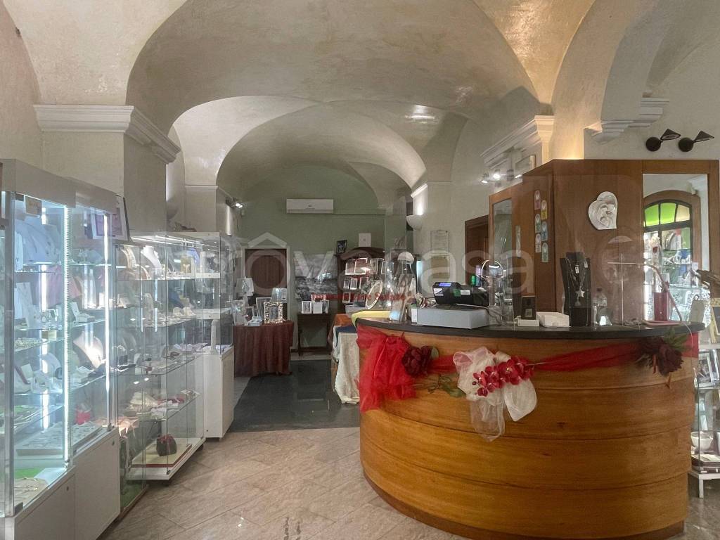 Negozio in vendita a Varazze via Sant'Ambrogio, 7