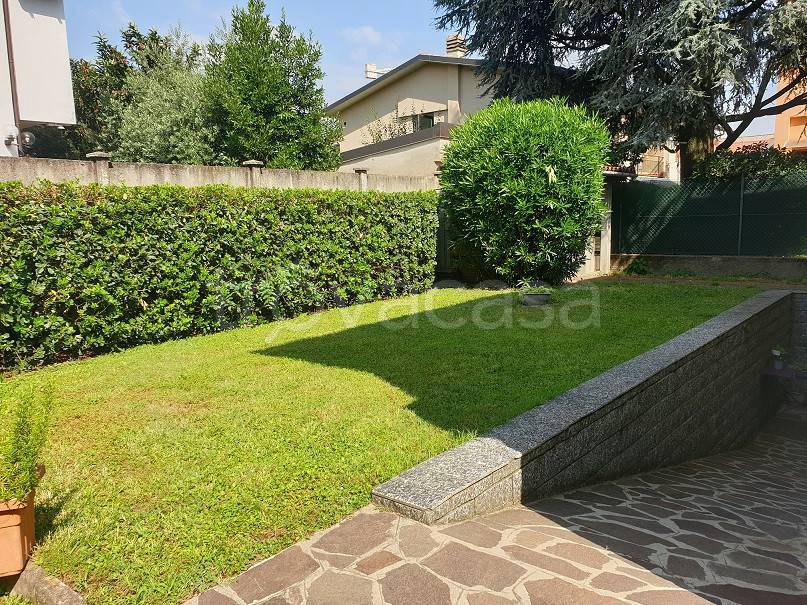 Villa in vendita a Nova Milanese via Giosuè Carducci, 8
