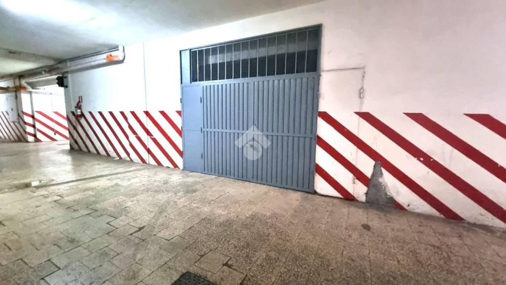 Garage in vendita a Bitonto via Crocifisso