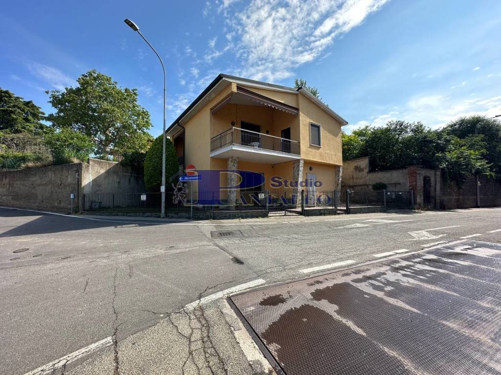 Villa in vendita ad Abbiategrasso via Ada Negri
