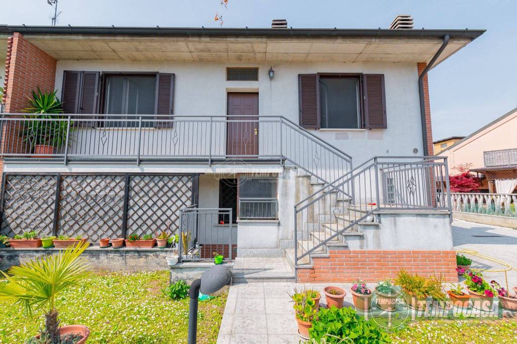 Villa Bifamiliare in vendita a Caselle Lurani via Spinelli 5