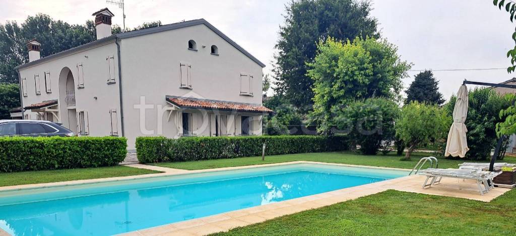 Villa Bifamiliare in vendita a Guastalla via Ville