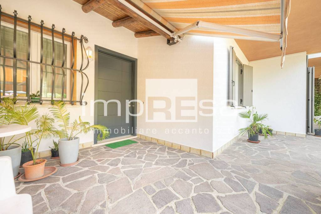 Villa Bifamiliare in vendita a Lignano Sabbiadoro calle Debussy, 100