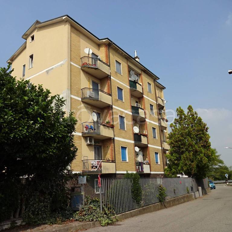 Appartamento in vendita a Calvignasco via Montegrappa, 9