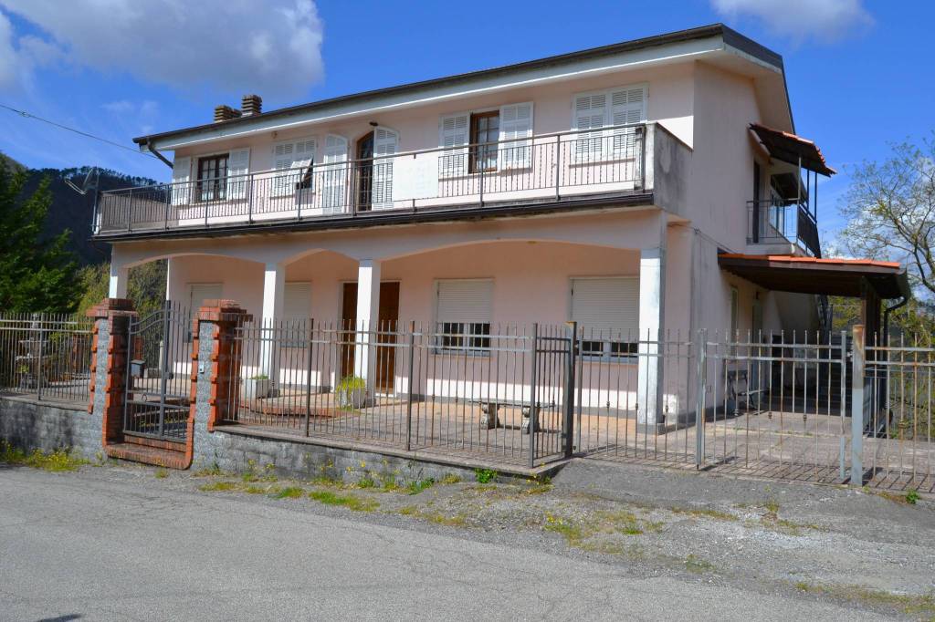 Villa Bifamiliare in vendita a Borghetto di Vara via Piani, 16