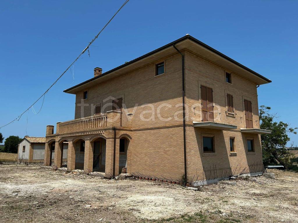 Villa Bifamiliare in in vendita da privato a Montecassiano strada Provinciale Montecassiano Cimarella