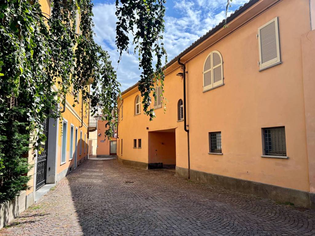 Appartamento in vendita ad Alba via Vincenzo Gioberti, 8