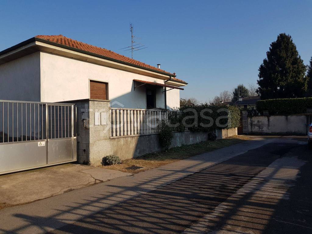 Villa in in vendita da privato a Busto Garolfo via Luigi Boccherini