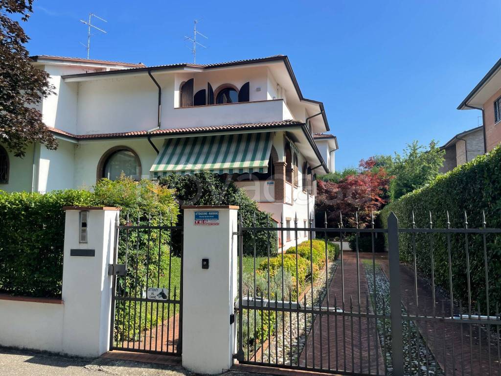 Villa in vendita a Formigine via Bassa Paolucci
