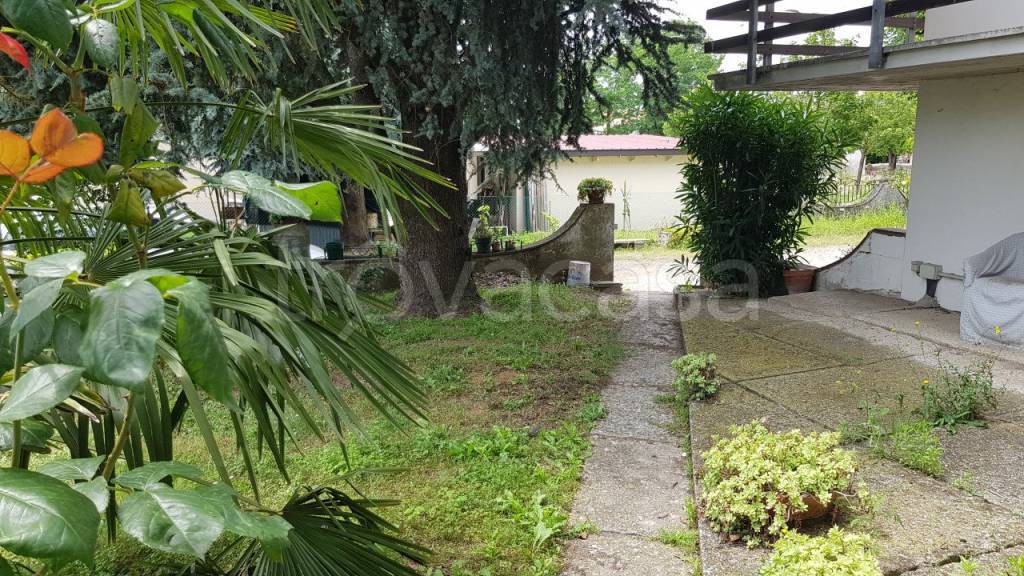 Villa Bifamiliare in vendita a Mirandola via Delle Valli