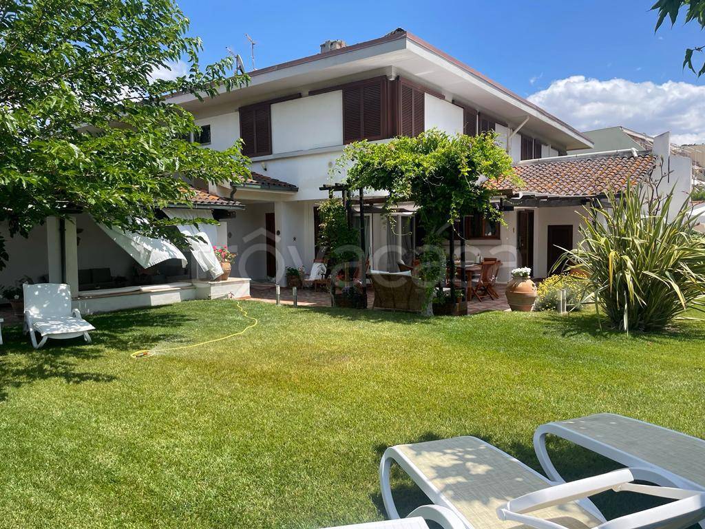 Villa Bifamiliare in vendita a Tarquinia viale dei Graviscani