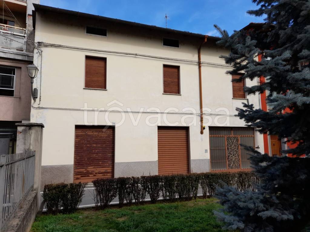 Casa Indipendente in vendita a Borgosesia via Luigi Gilodi, 9