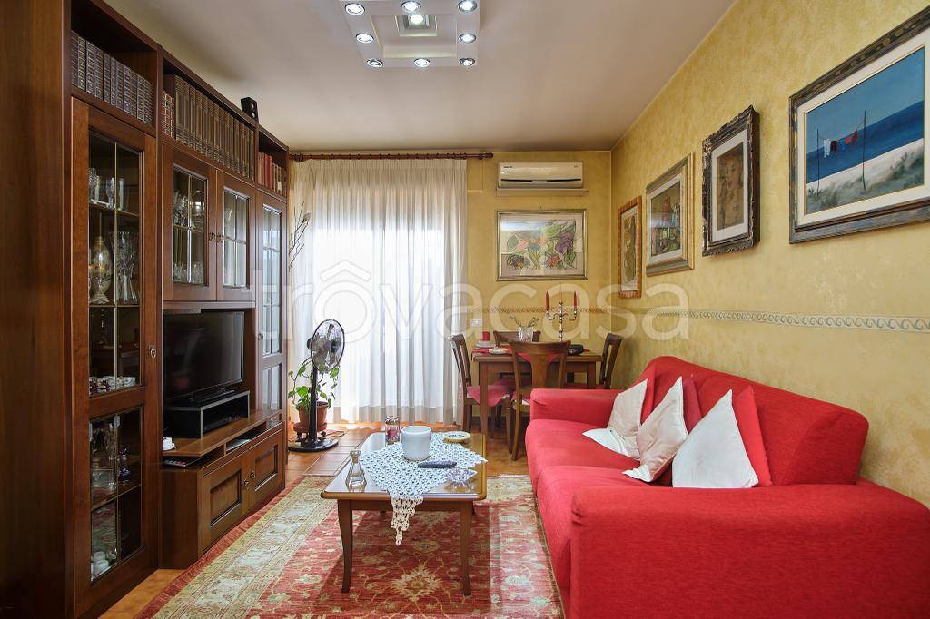 Appartamento in vendita a Roma viale Antonio Ciamarra