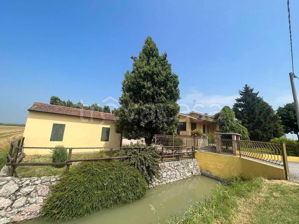 Villa in vendita a Castel d'Ario