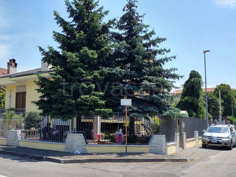 Villa in vendita a Parabiago via Pietro Gobetti, 13