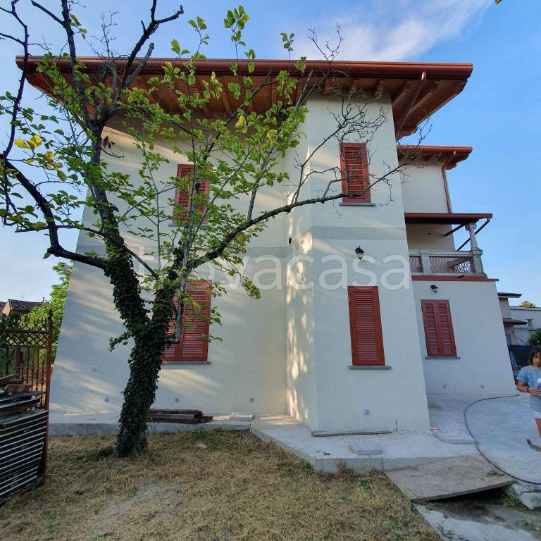 Villa Bifamiliare in in vendita da privato a Casalpusterlengo via Armando Diaz, 87