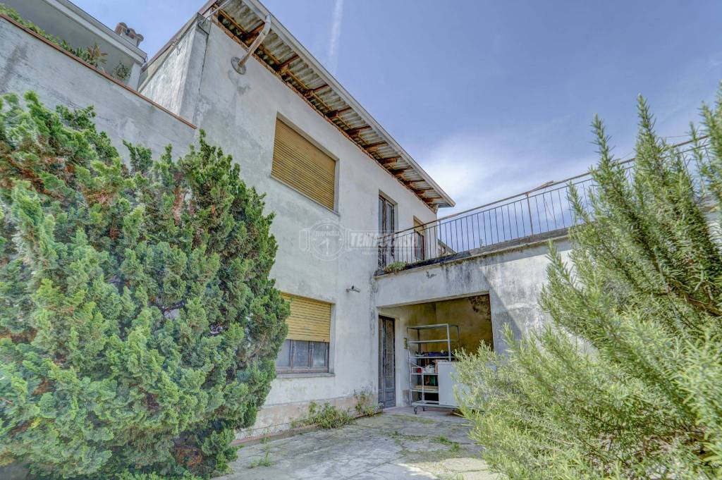 Casa Indipendente in vendita a Galliate via Michelangelo Buonarroti 34