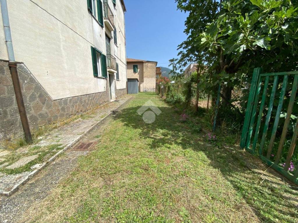 Appartamento in vendita a Montelanico via Vittorio Veneto, 12