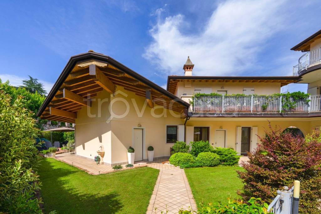Villa Bifamiliare in vendita a Nuvolera via Camprelle