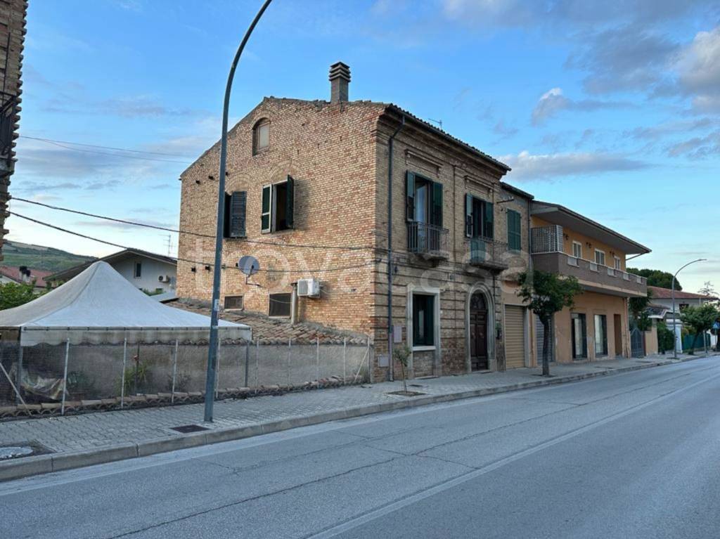Casa Indipendente in vendita a Torre de' Passeri viale Giuseppe Garibaldi, 154