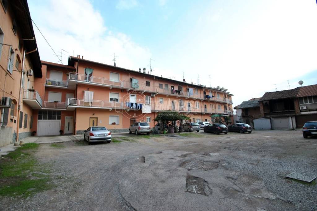 Appartamento in vendita a Caronno Pertusella via Trieste