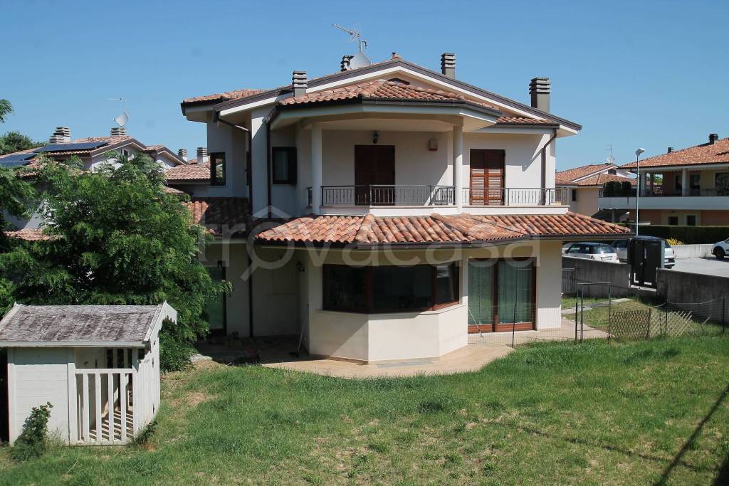 Villa in vendita a Fabriano via Don Giovanni Minzoni, 119