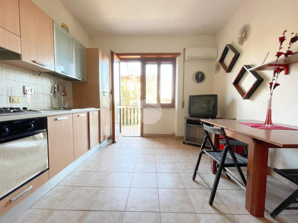 Appartamento in vendita a Roma via Modolo, 36
