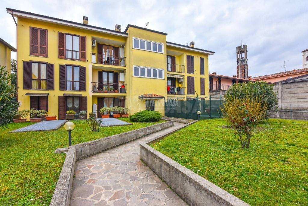 Appartamento in vendita a Grezzago via Camillo Benso Conte di Cavour 22