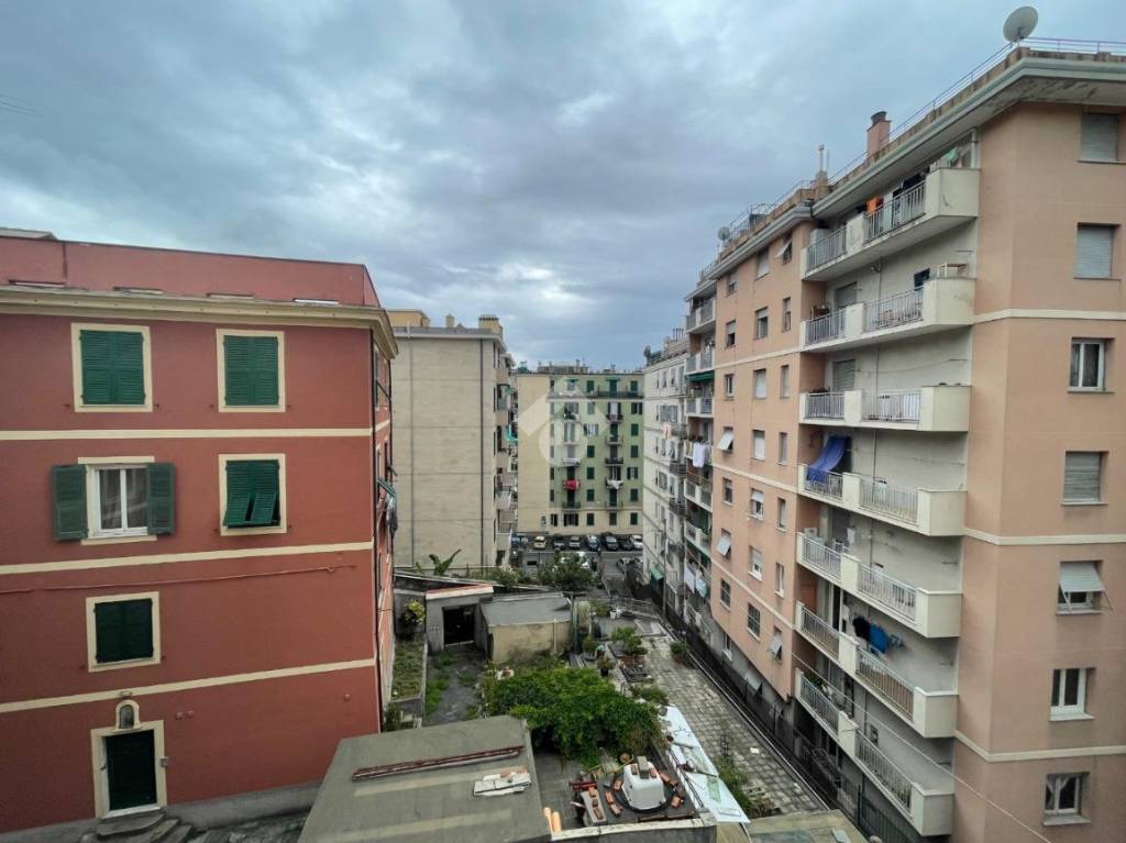 Appartamento in vendita a Genova via Giuseppe Piantelli