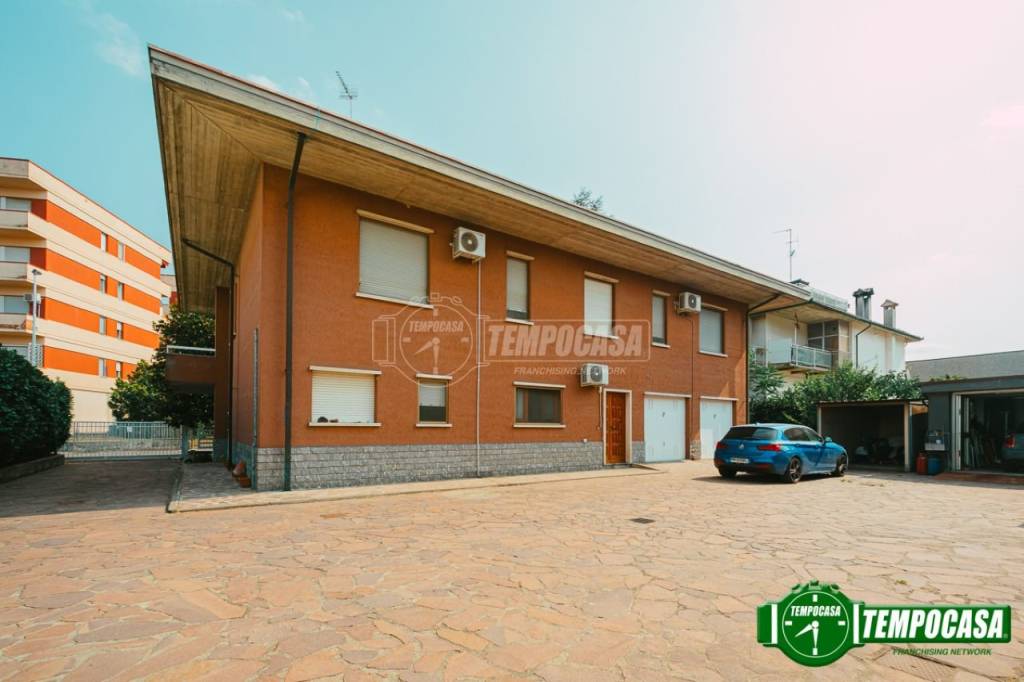 Villa in vendita a Voghera via Calabria
