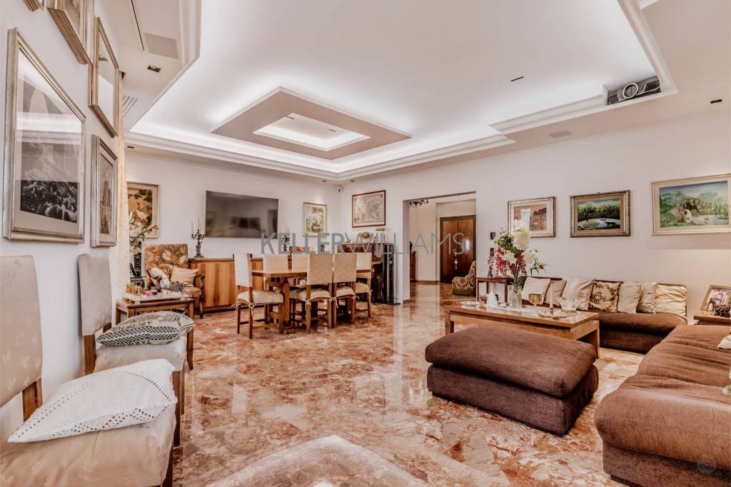 Appartamento in vendita a Roma via Ugo De Carolis