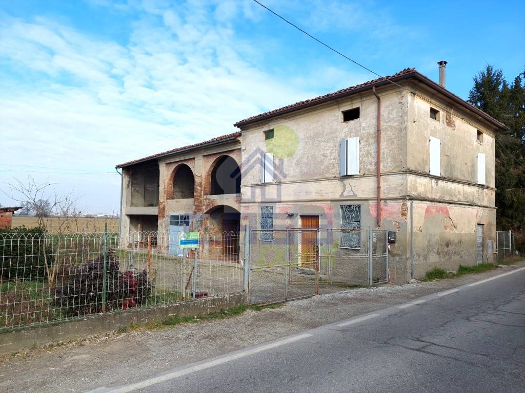 Casa Indipendente in vendita a Castelvetro Piacentino via Bernini