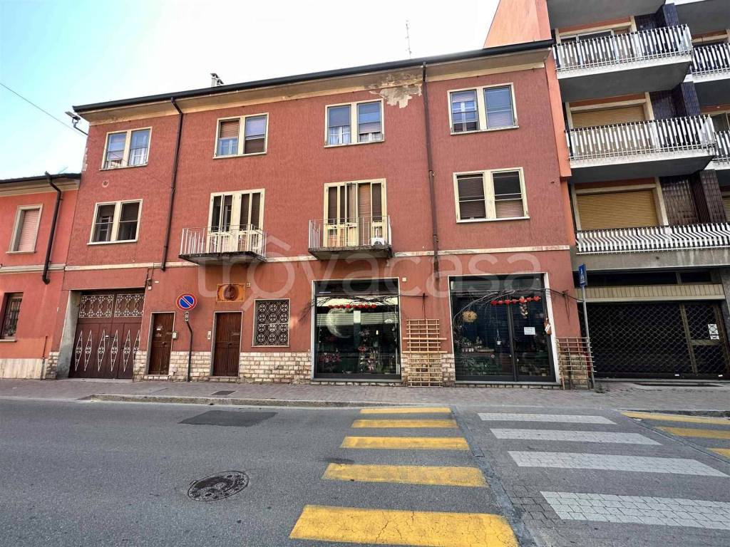 Intero Stabile in vendita a Sant'Angelo Lodigiano via Mazzini