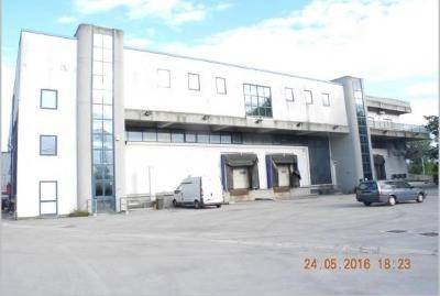 Capannone Industriale in vendita a Pescara via Raiale